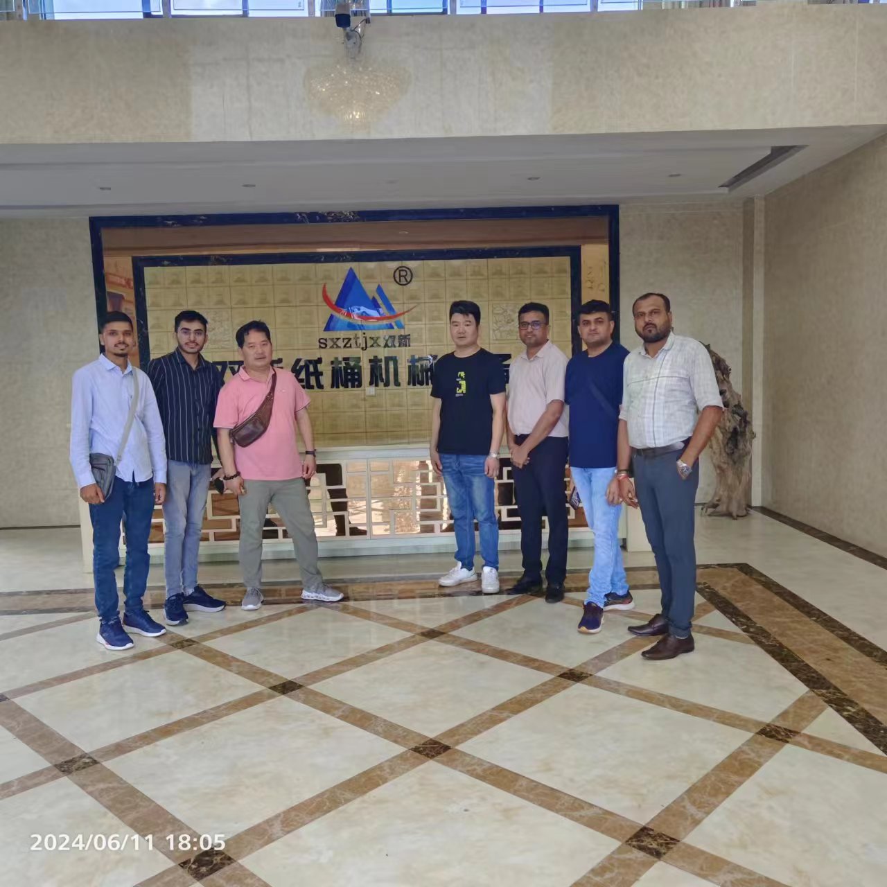 印度客戶代表團(tuán)隊(duì)蒞臨上高雙新紙桶設(shè)備廠進(jìn)行參觀考察